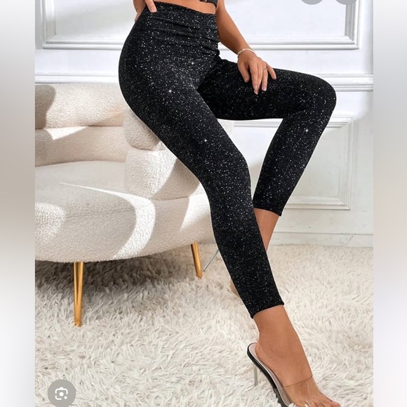 PINK VS💕An over $75.00 Value Set Soft A Perfect 🎁 Very Stretchable up to a Large - Picture 3 of 9